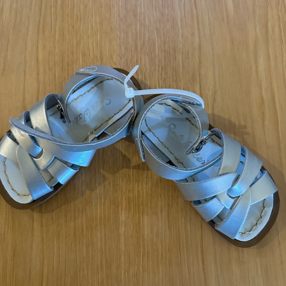 Salt Water sandals size 6 toddler